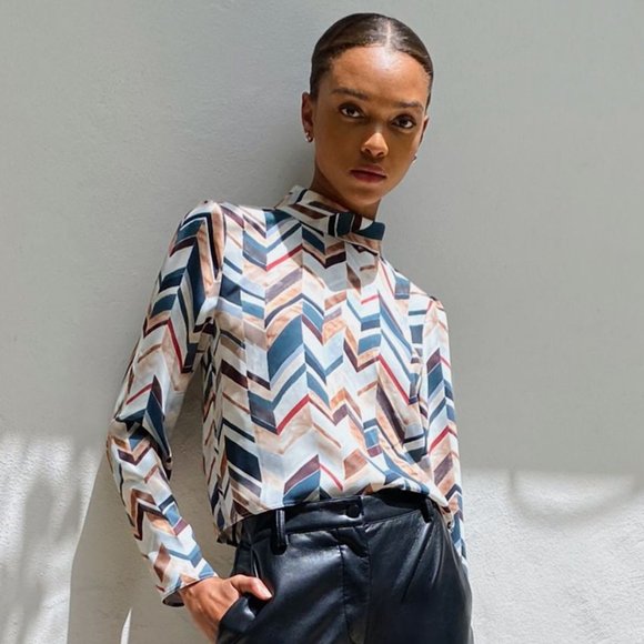 Babaton Tops - Aritzia Babaton Campbell Mock-neck Geometric Print Blouse - Sz L